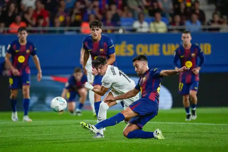 欧冠对决：巴塞罗那 VS 摩纳哥